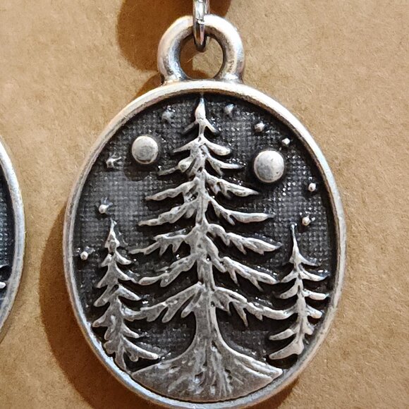 Gorgeous Highly-Detailed Pine Trees & Stars Silver Earrings - Picture 8 of 8